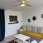 Appt Aux Arceaux, Centre, Balcon, Wifi, Parking, Netflix Apartment *