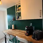 Appt Aux Arceaux, Centre, Balcon, Wifi, Parking, Netflix Apartment *