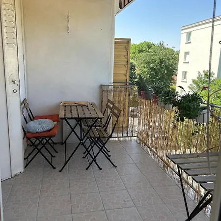 Appt Aux Arceaux, Centre, Balcon, Wifi, Parking, Netflix Lejlighed