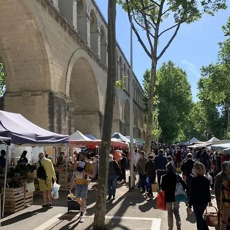 Apartment Appt Aux Arceaux, Centre, Balcon, Wifi, Parking, Netflix *